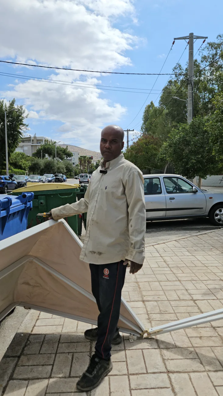 Σύνταξη Μετά Θάνατον: Το Παράδοξο με την Εργασία Αλλοδαπών στη Γλυφάδα