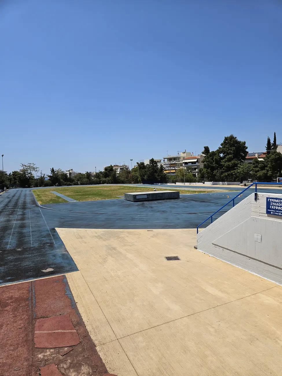 Πού έχει στίβο για τρέξιμο στη Γλυφάδα; Ώρες κοινού στα Νότια Προάστια