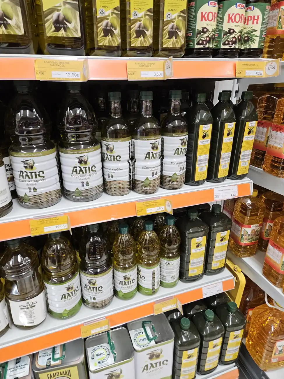 Το παιχνίδι με την τιμή στο λάδι. Πως και γιατί εκτοξεύτηκε πριν 4 χρόνια και που βρίσκεται τώρα στη Γλυφάδα