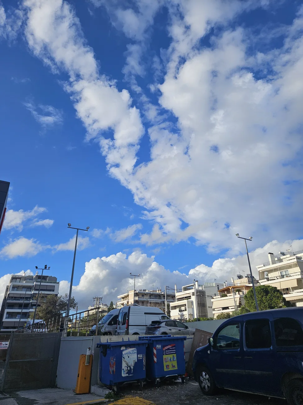 Πώς άλλαξε η Γλυφάδα τα τελευταία πενήντα χρόνια; Η αλήθεια για την ανοικοδόμηση στα Νότια Προάστια.