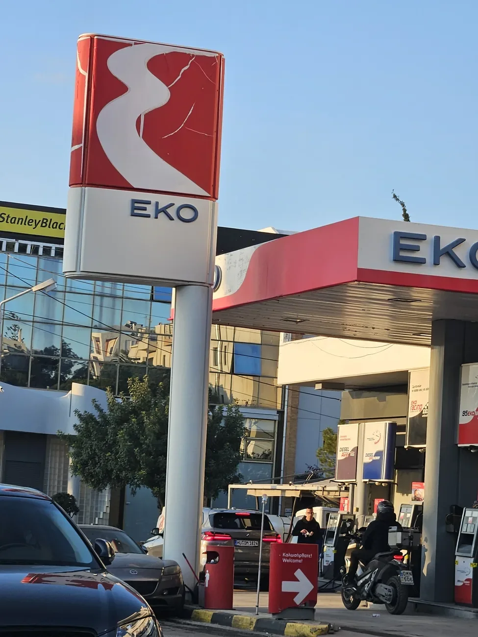 Πού θα βρω το φτηνότερο βενζινάδικο στη Γλυφάδα; Οι τιμές των καυσίμων στα Νότια Προάστια