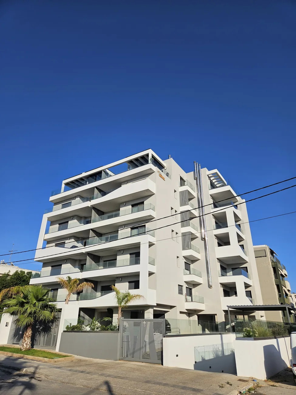 Πόσο κοστίζει το τετραγωνικό σε νεόδμητη πολυκατοικία στα Νότια Προάστια; Οι εξωπραγματικές τιμές για αγορά διαμερίσματος στη Γλυφάδα