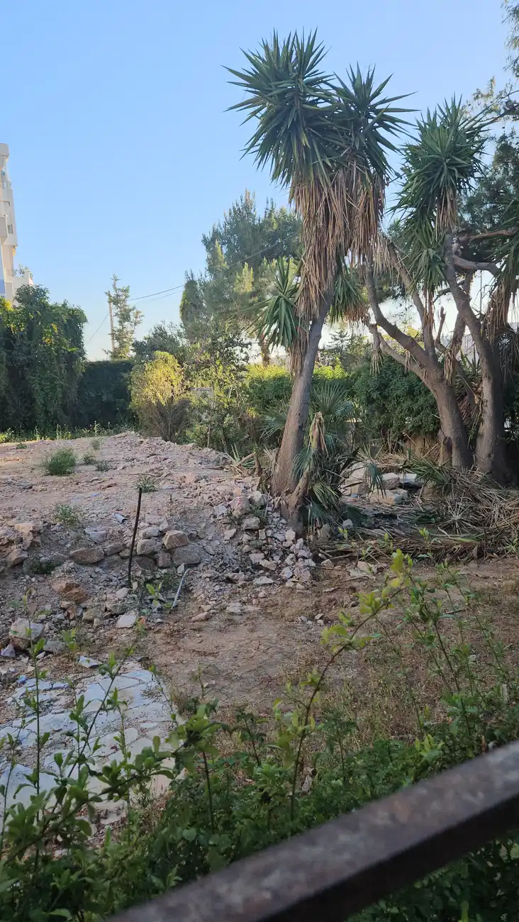 Τι γκρεμίζουν στη Γλυφάδα επί της Ζέππου και τι χτίζεται στη θέση του αρχοντικού;