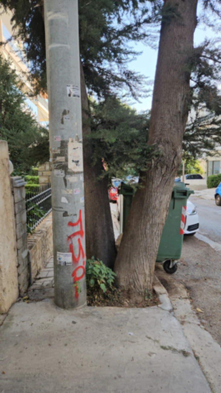 LIVE ΣΤΗ ΓΛΥΦΑΔΑ ΤΩΡΑ! Το Πεζοδρόμιο Που Σε Ξεπερνάει
