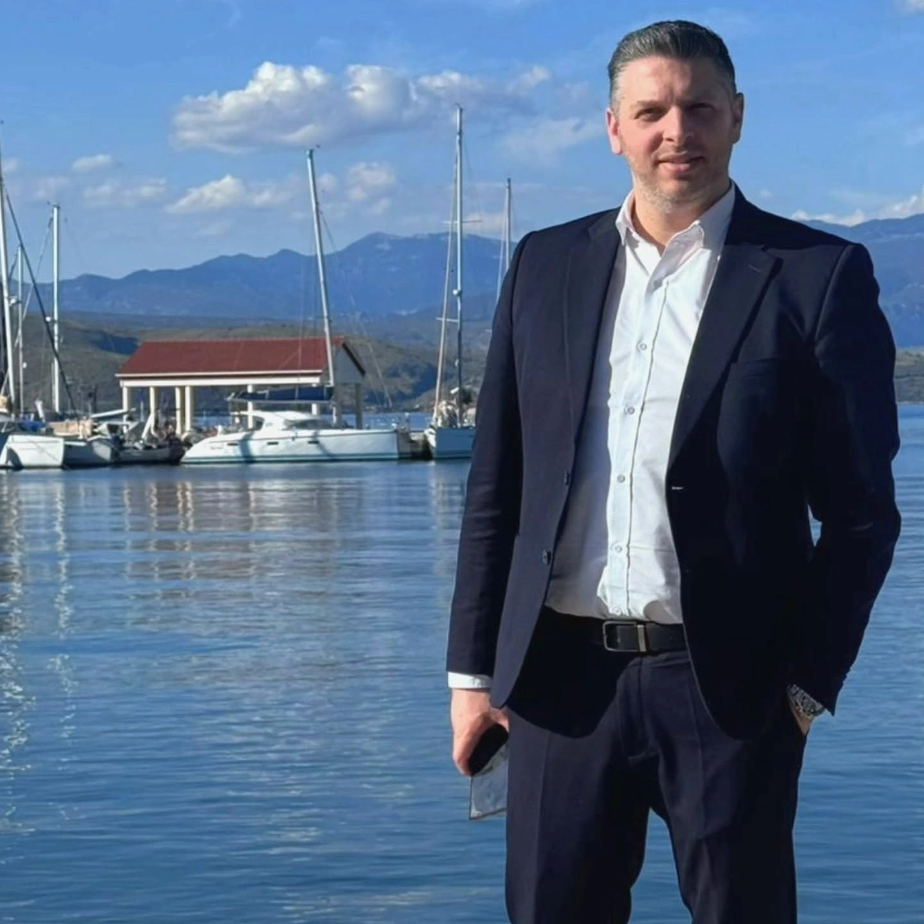 Βασίλης Τσεκούρας ηλικία, η καταγωγή, οι σπουδές στην Αγγλία