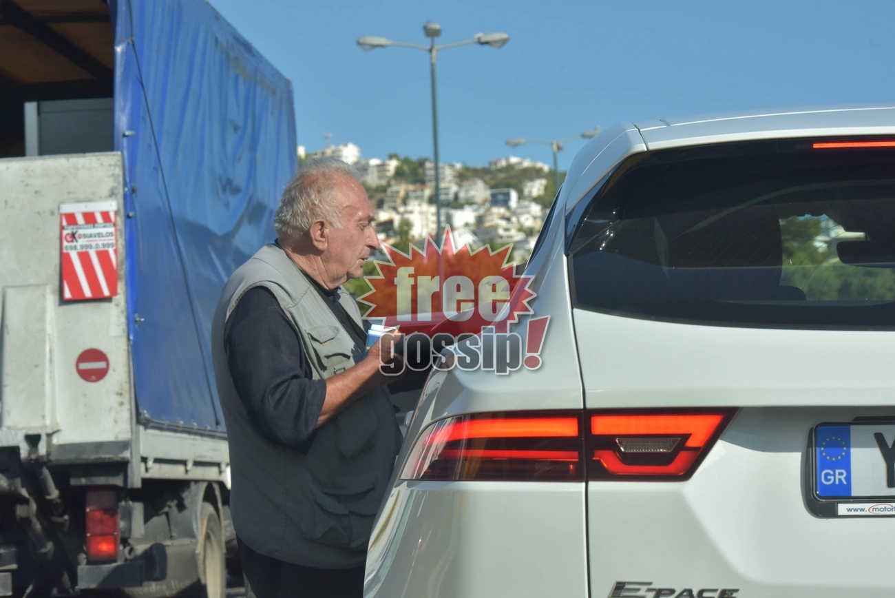 Δέσποινα Βανδή: Η ανθρώπινη κίνηση στη Γλυφάδα μέσα από την Jaguar της (Φωτογραφίες)