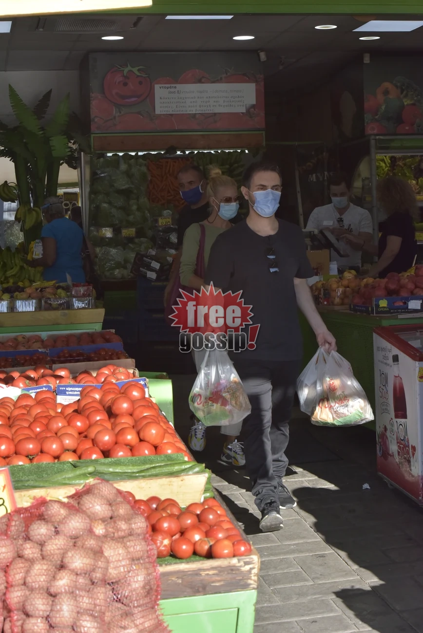 Μιχάλης Χατζηγιάννης – Ζέτα Μακρυπούλια: Η ηλικία τους σήμερα, το ύψος, η κοινή ρουτίνα στο μανάβικο που δείχνει τη διαχρονική αξία των απλών στιγμών