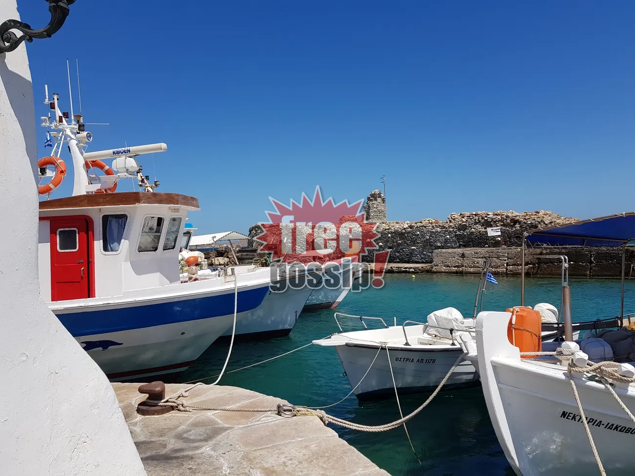 Νάουσα Πάρου: Το «μπλόκο» στα καΐκια του λιμανιού και η νέα πραγματικότητα με τις άδειες των αλιευτικών σκαφών [Δείτε τις εικόνες]